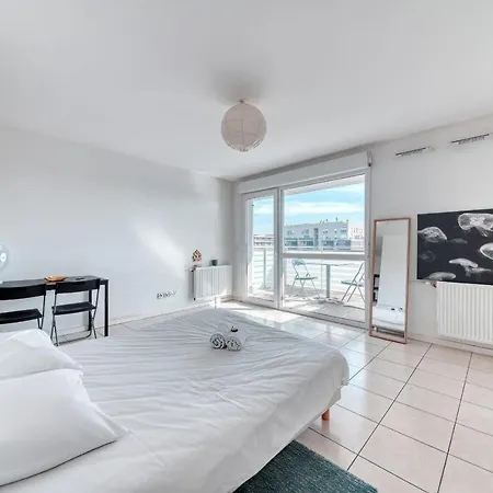 Guestready - Spacious Studio With Balcony In