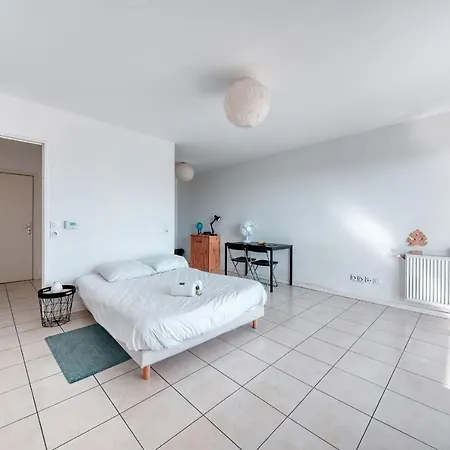 Guestready - Spacious Studio With Balcony In