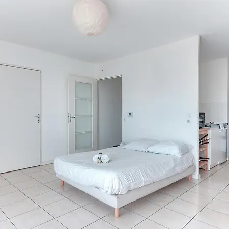 Guestready - Spacious Studio With Balcony In
